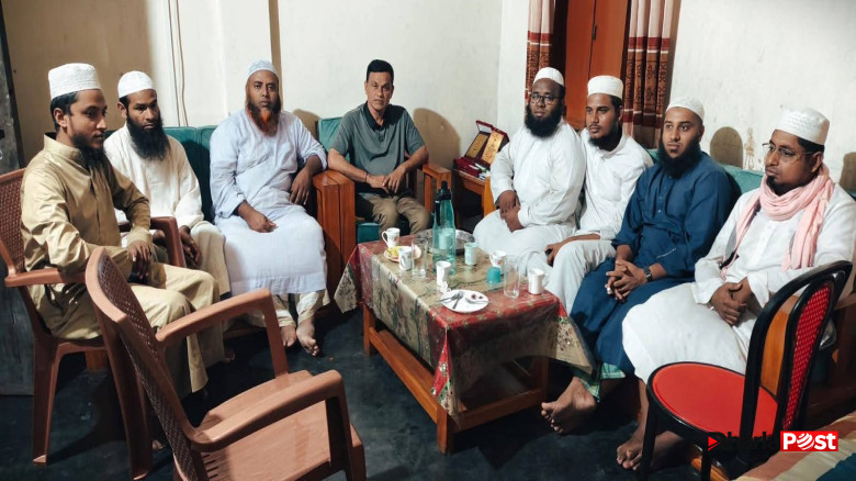 ফুলবাড়ীতে বিএনপির সাবেক সাধারণ সম্পাদক আব্দুল মান্নান মুকুলের সঙ্গে কওমি ওলামা পরিষদের সৌজন্য সাক্ষাৎ
