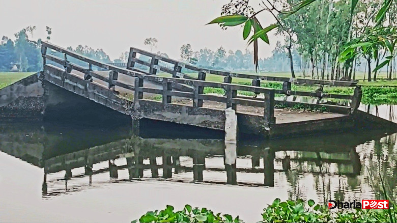 এক দশকেও পুনর্নির্মাণ হয়নি ভেঙে পড়া ব্রিজ, দুর্ভোগে উলিপুরের ১০ হাজার মানুষ