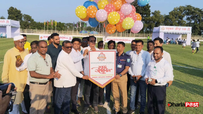 বর্ণাঢ্য আয়োজনে লালমনিরহাটে জেলা প্রশাসক গোল্ডকাপ ফুটবলের উদ্বোধন করলেন ত্রাণমন্ত্রী দুলু