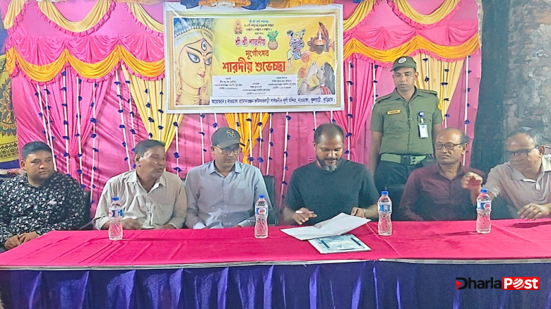 ফুলবাড়ীতে দুর্গাপূজার মণ্ডপ পরিদর্শনে ইউএনও, শান্তিপূর্ণ উৎসব পালনে মন্দির কমিটির সঙ্গে মতবিনিময়