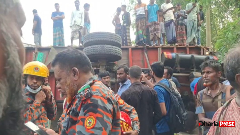 কুড়িগ্রামে সড়ক দুর্ঘটনায় একই পরিবারের চারজনসহ নিহত-৫