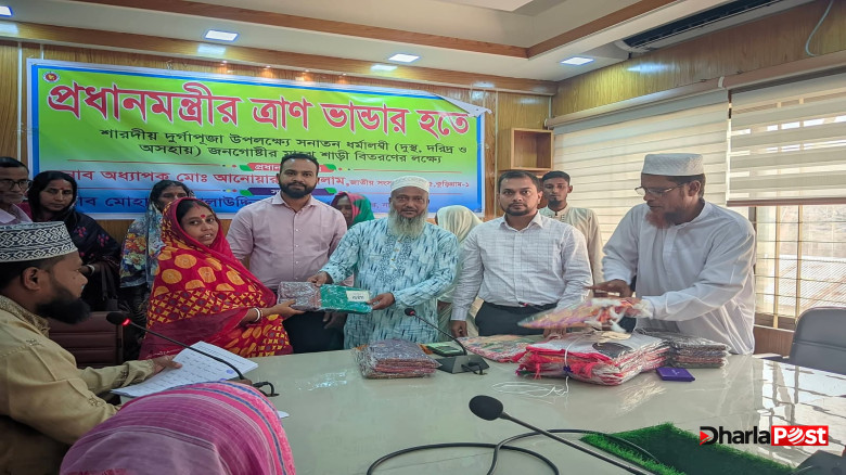 নাগেশ্বরীতে অসহায় সনাতন ধর্মাবলম্বীদের মাঝে এমপি আনোয়ারুল ইসলামের শাড়ি বিতরণ