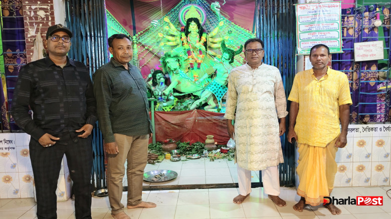 ফুলবাড়ীতে ৭২ টি মণ্ডপে উৎসবমুখর পরিবেশে দুর্গাপূজা, নিরাপত্তায় সন্তুষ্ট ভক্তরা