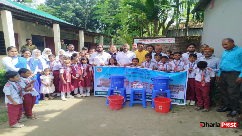 ফুলবাড়ীতে বর্ণাঢ্য আয়োজনে বিশ্ব হাত ধোয়া দিবস উদযাপিত: শিশুদের হাত ধোয়ার সঠিক পদ্ধতি প্রদর্শন